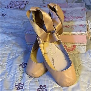 Point Shoe like slippers Jessica Simpson